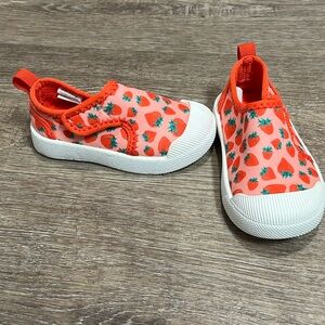 Super cute & comfy strawberry water shoes. Little girl size 5